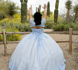 Hermosas imagenes de la Quinceañera de Abbigail tomadas por fotógrafo de IAZ Photo Studio. El mejor sevicio de Fotografia y video de Arizona